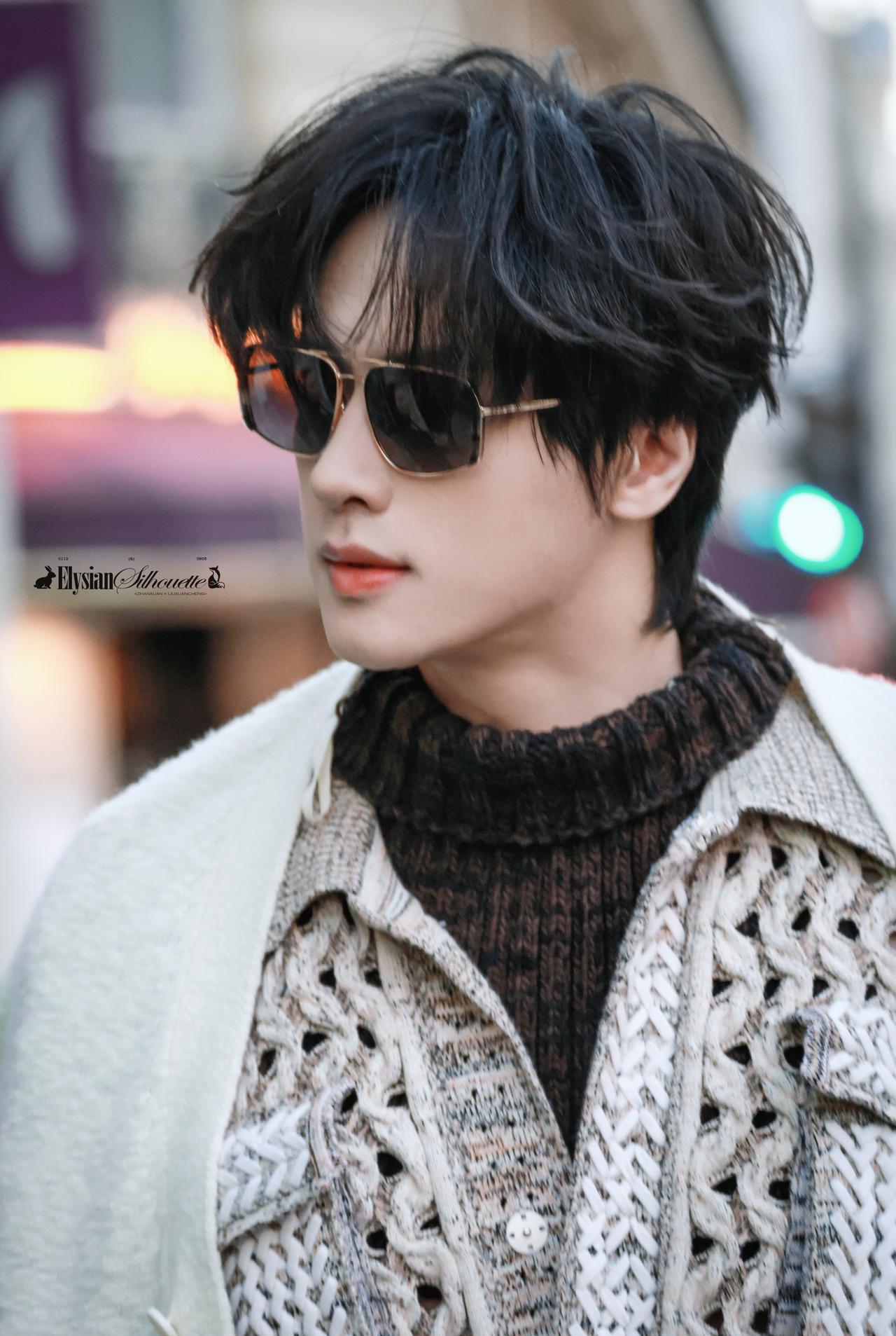 展丞[超话] 
𝟐𝟎𝟐𝟔𝟎𝟑𝟎𝟒 展轩杂志外拍𝐥𝐨𝐨𝐤?