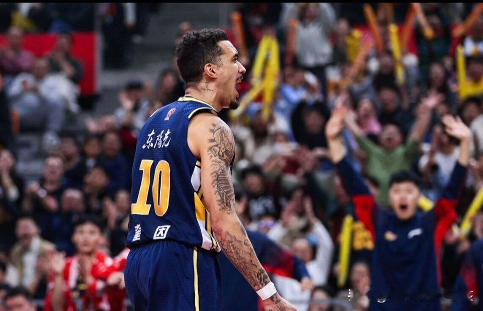 CBA联赛的赛场上，广东男篮和宁波男篮之间的交锋在赛前被认为是一场基本没有悬念的