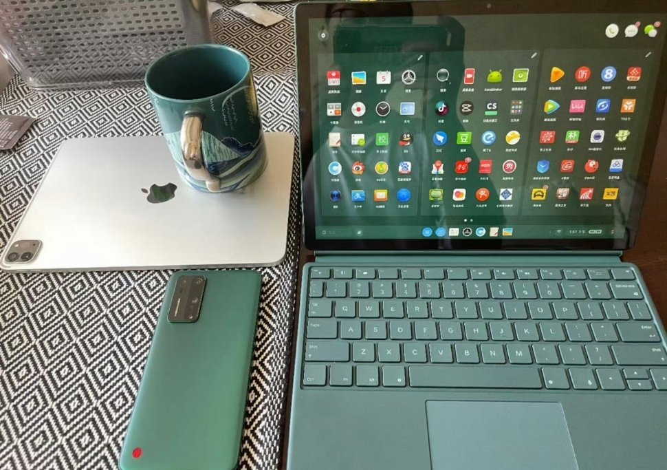 罗永浩称要进军电视行业哈哈又可以用我多年前的这张照片了，龙哥加油！ ​​​