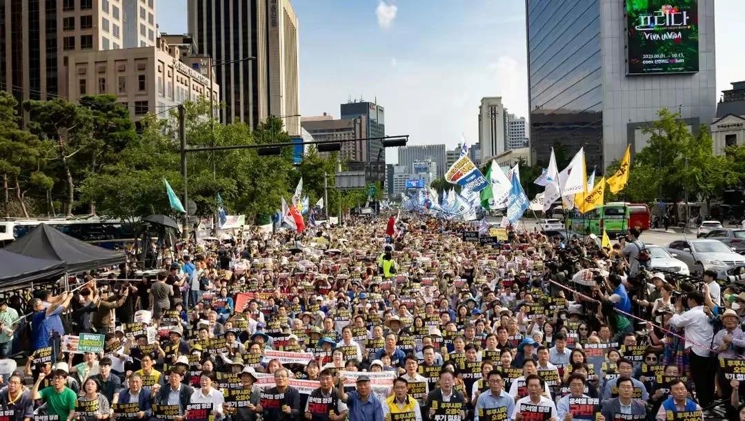 日本民众，好！
日本政府，不好！
日本寿司、生鱼片、海产品，好！
日本排放核污水