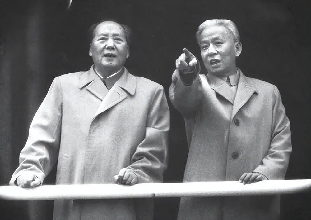 61年刘少奇参观韶山毛主席故居，着着门匾道：这个字用得不妥。

1961年，刘少