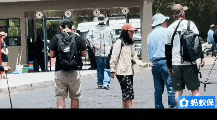 邓为找吴君如用跑的被邓为这段狠狠打动！得知吴君如身体不适，他立刻快步狂奔，速度快