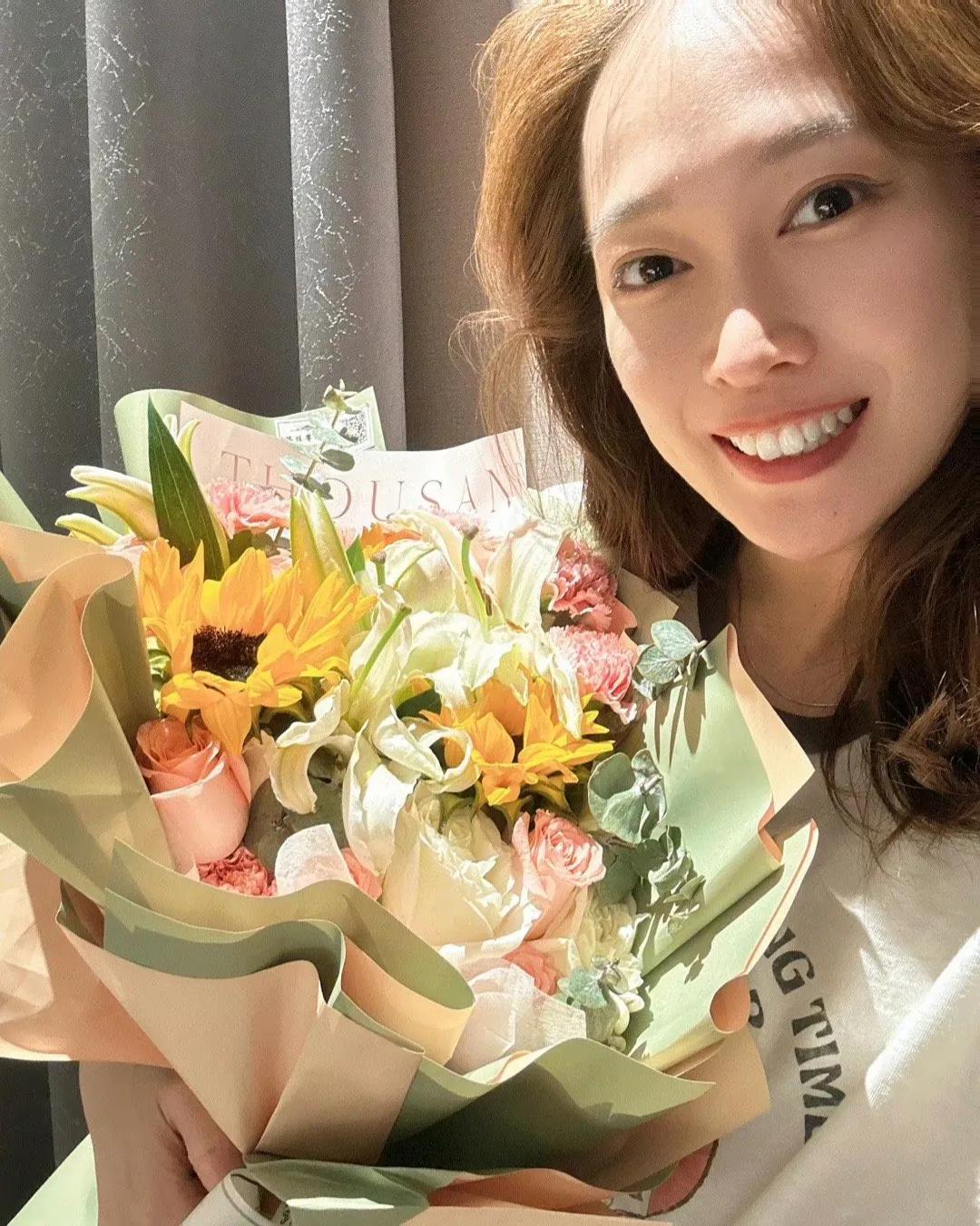 东方甄选YoYo在社交媒体平台发文：来去匆匆，所以多了一个下次再来太原的理由，面