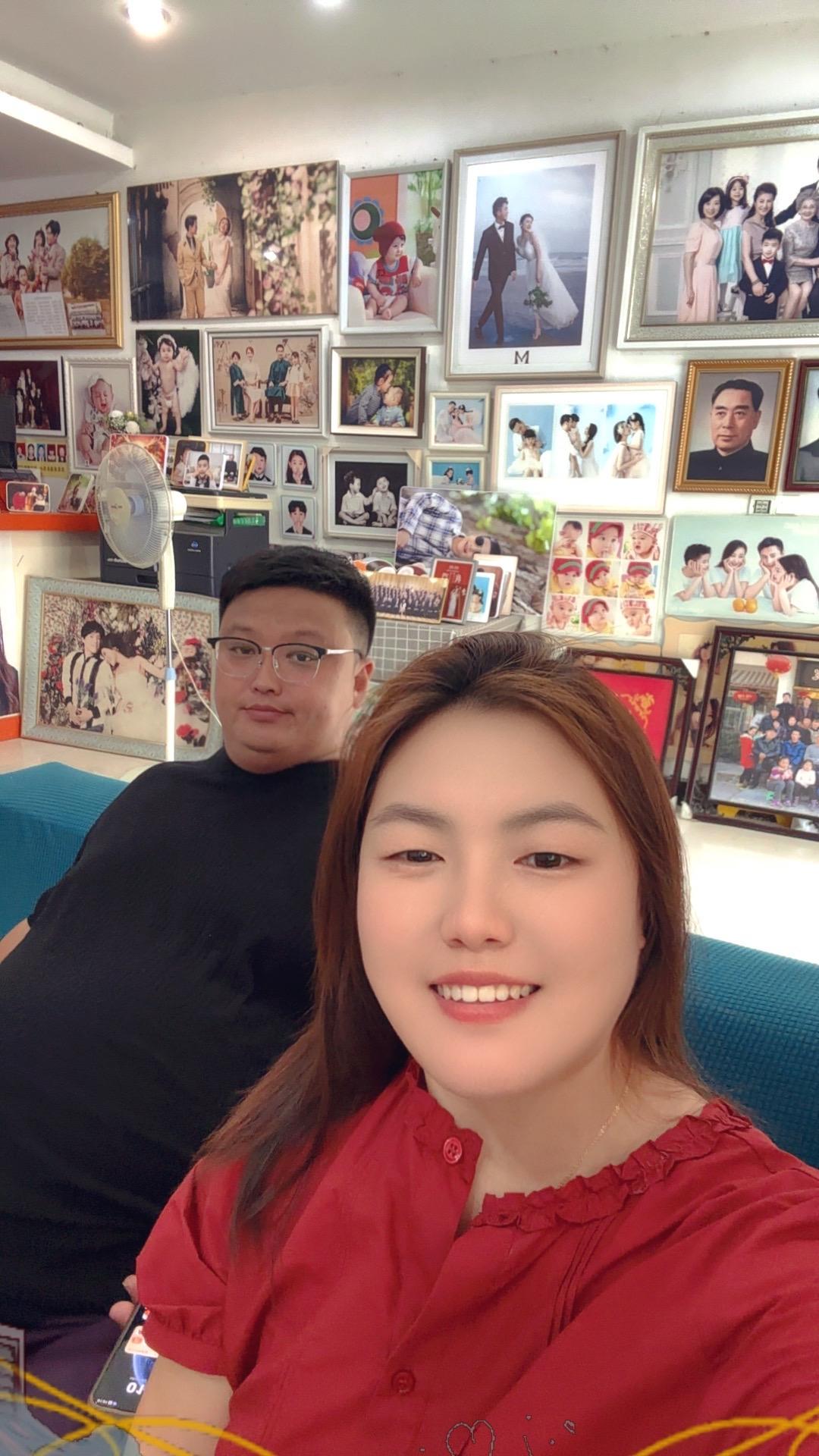 今天520，30+的冯女士觉得很无聊应该干点啥，于是带着江先生去了照相...