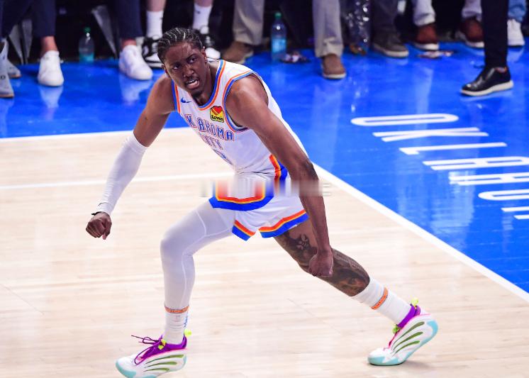 明日湖人战雷霆，雷霆这边此前缺席的杰威不在伤病名单中，具体伤病名单如下。亚历山大