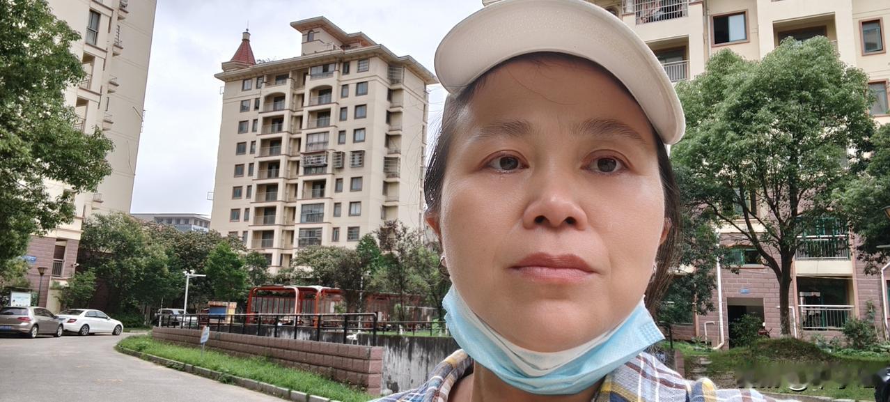 我是一个高度敏感的肿瘤患者，38岁得了宫颈癌，做了子宫和卵巢双切除，又做了同步放