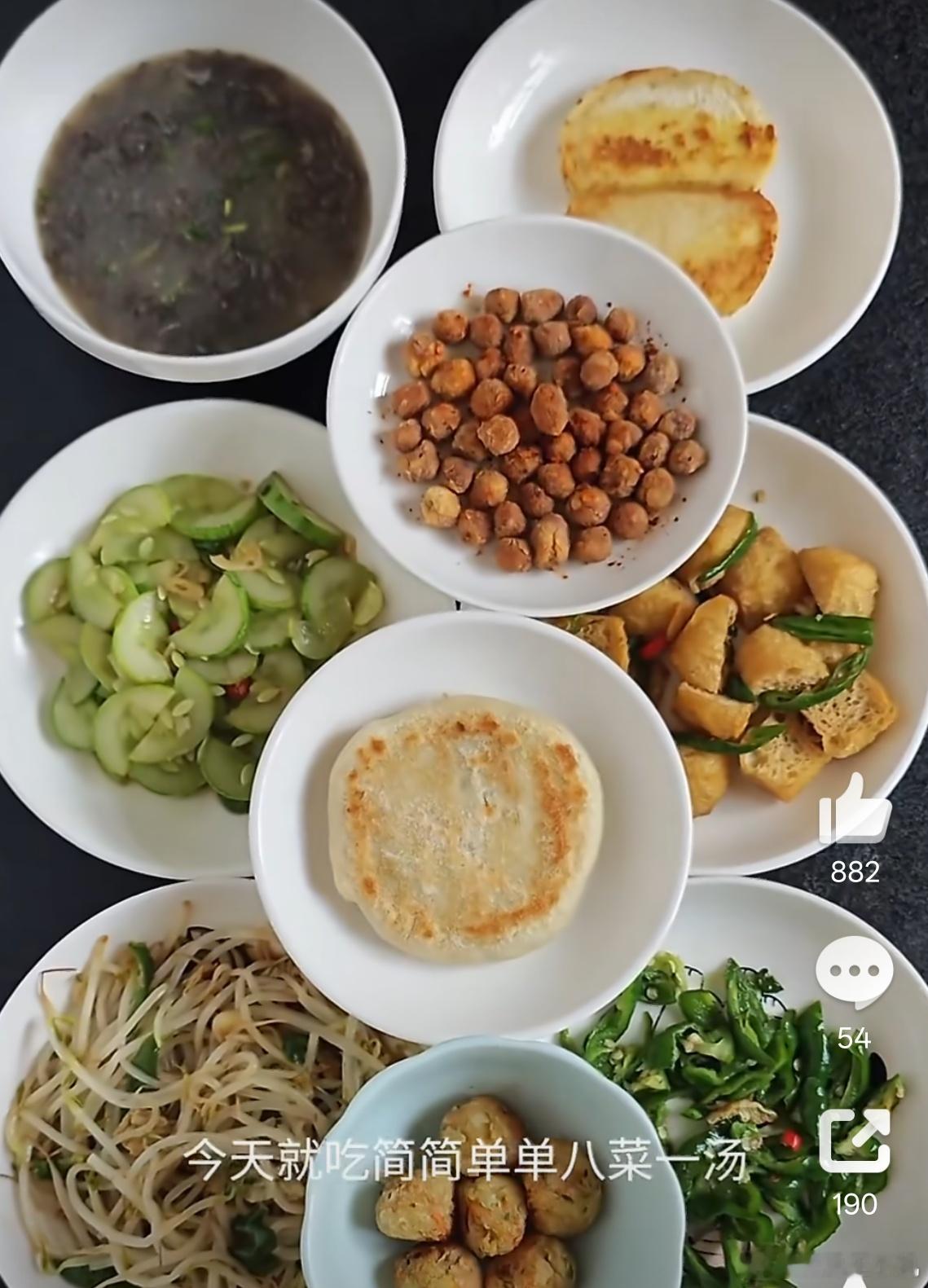 这个鸡蛋不用去赛里木湖了好家伙，一个鸡蛋震惊我九次，每道菜里都有它