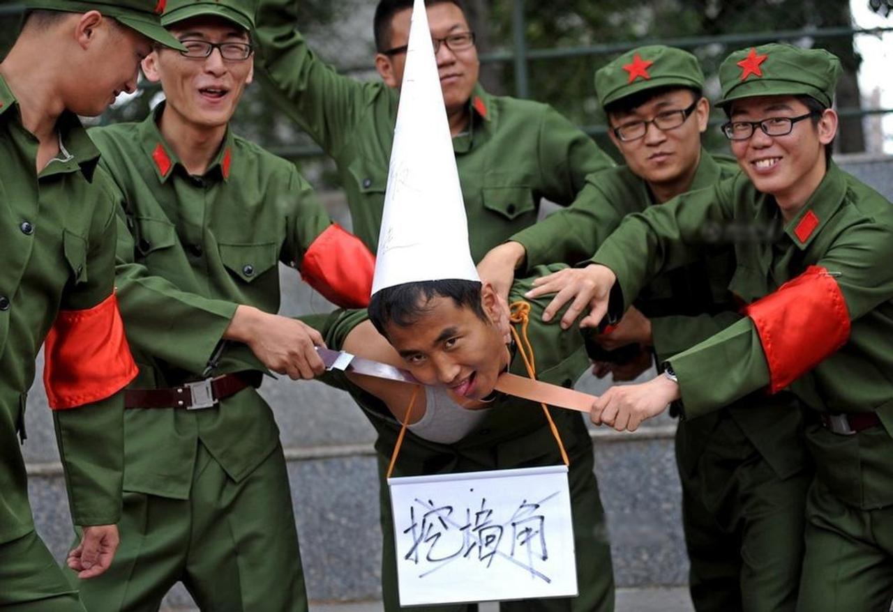 作奸犯科陷入囹圄者，都是命中注定。有的人犯凶灾，有的人犯盗灾，有的人犯淫灾，有的