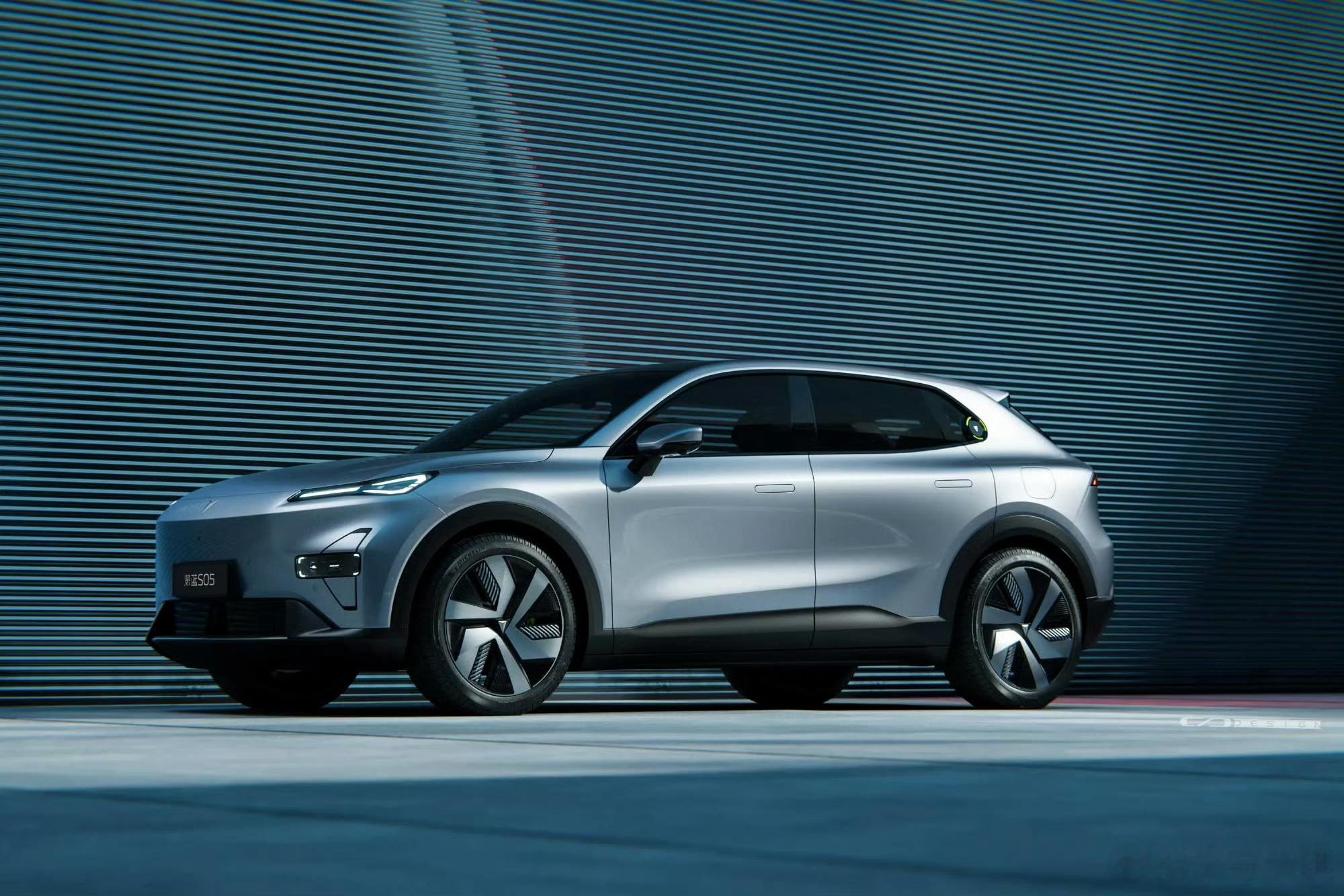 深蓝S05确实踩中了日常用车的痛点，北方冬季热泵空调够暖，续航不虚、补能快，不用