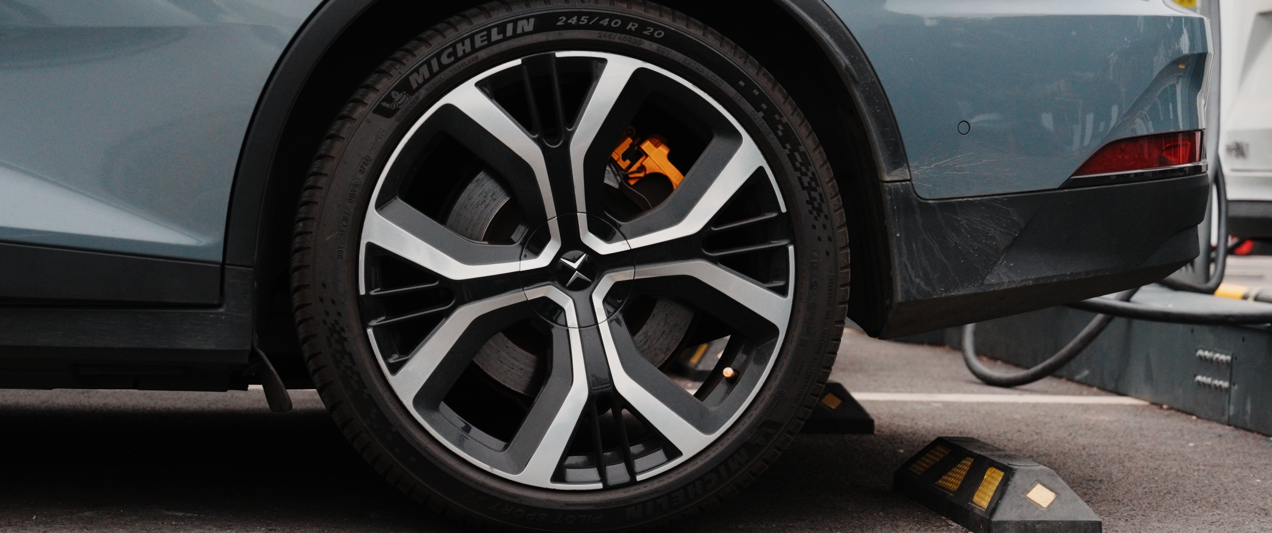 那么多花瓣涌现，不影响这套依然是最奈斯的。polestar 2