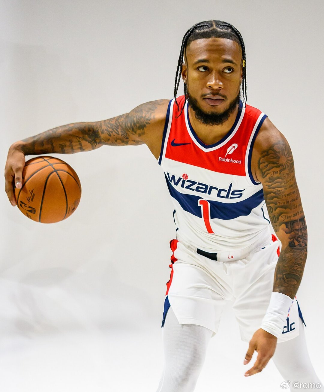 白魔今天：上场8分钟（赛季新低）2分1断1帽📉📉📉卡姆惠特莫尔[超话] ​