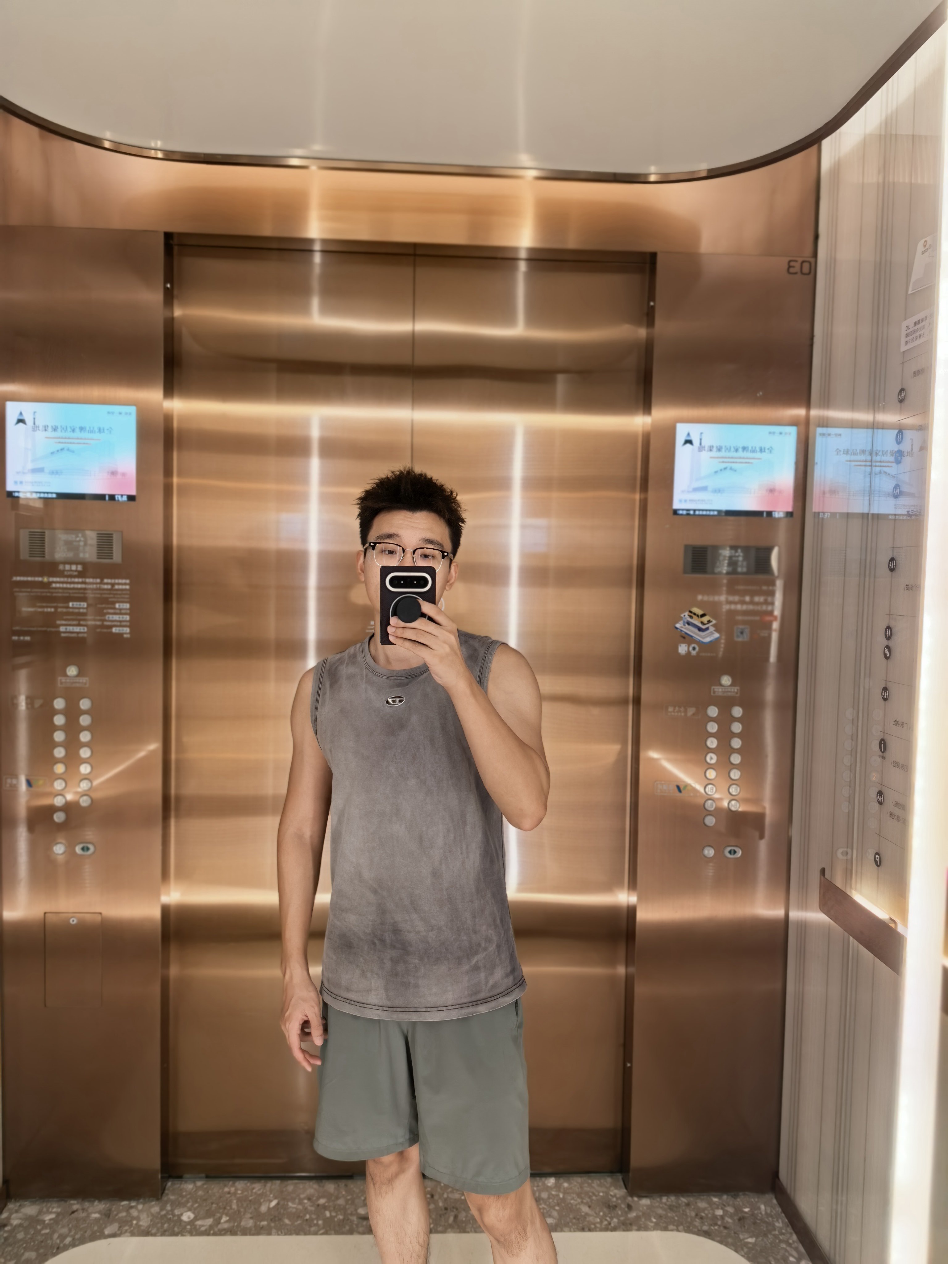 这两天在网上看到一段话狠狠共情了：我们都在努努力力的维持普普通通的身材。我现在是