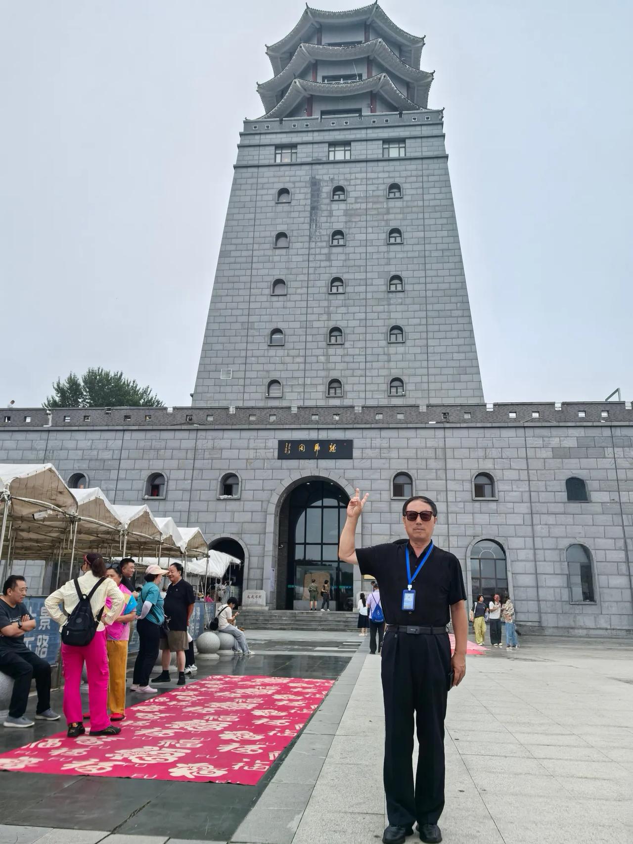 龙虎阁坐落于延边珲春防川国家级景区、中俄朝三国交界地带，是“一眼望三国”的最佳观