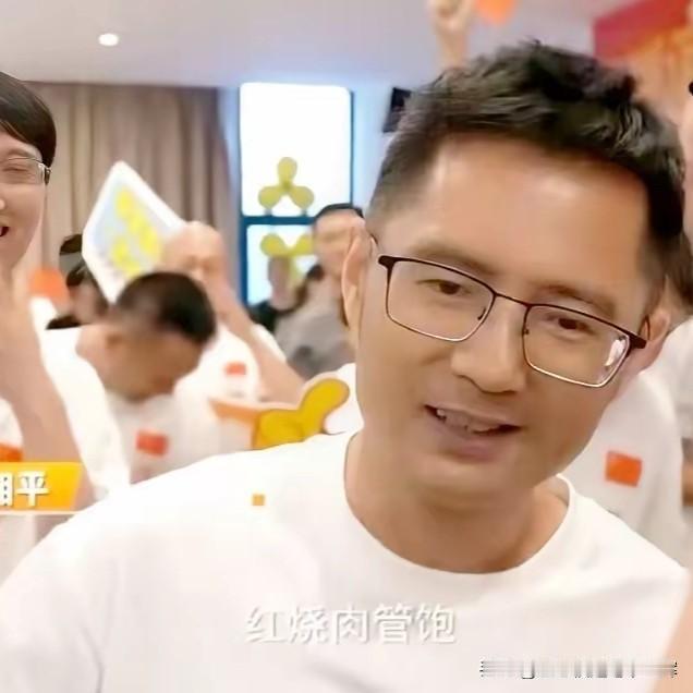 盛李豪的爸爸李湘平，今年42岁，在工厂上班，斯文沉稳、为人忠厚。
2016年，夫