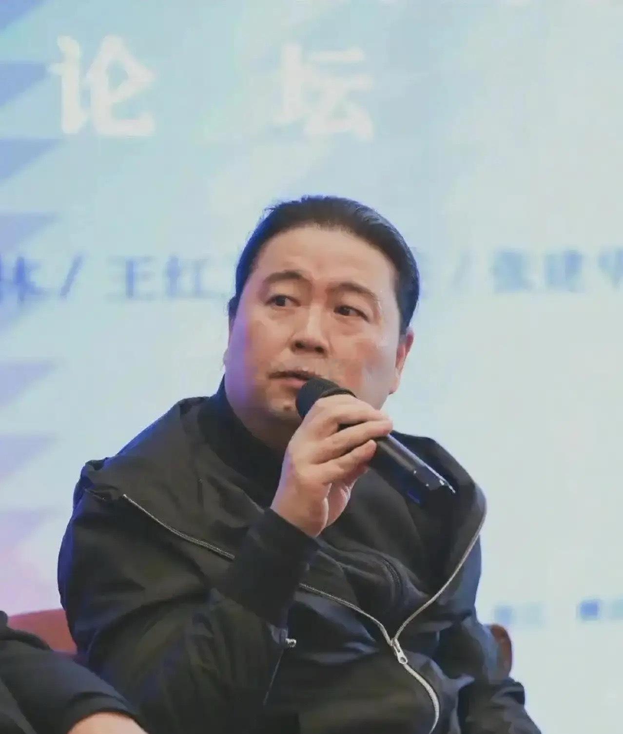 这个汪海林，今天批小鲜肉，明天骂金像奖，总之就是一句话，内娱没有一个是他看得上眼