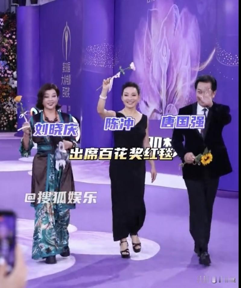 一吐为快……
第38届百花奖，1979年经典老电影《小花》三位主演唐国强、刘晓庆