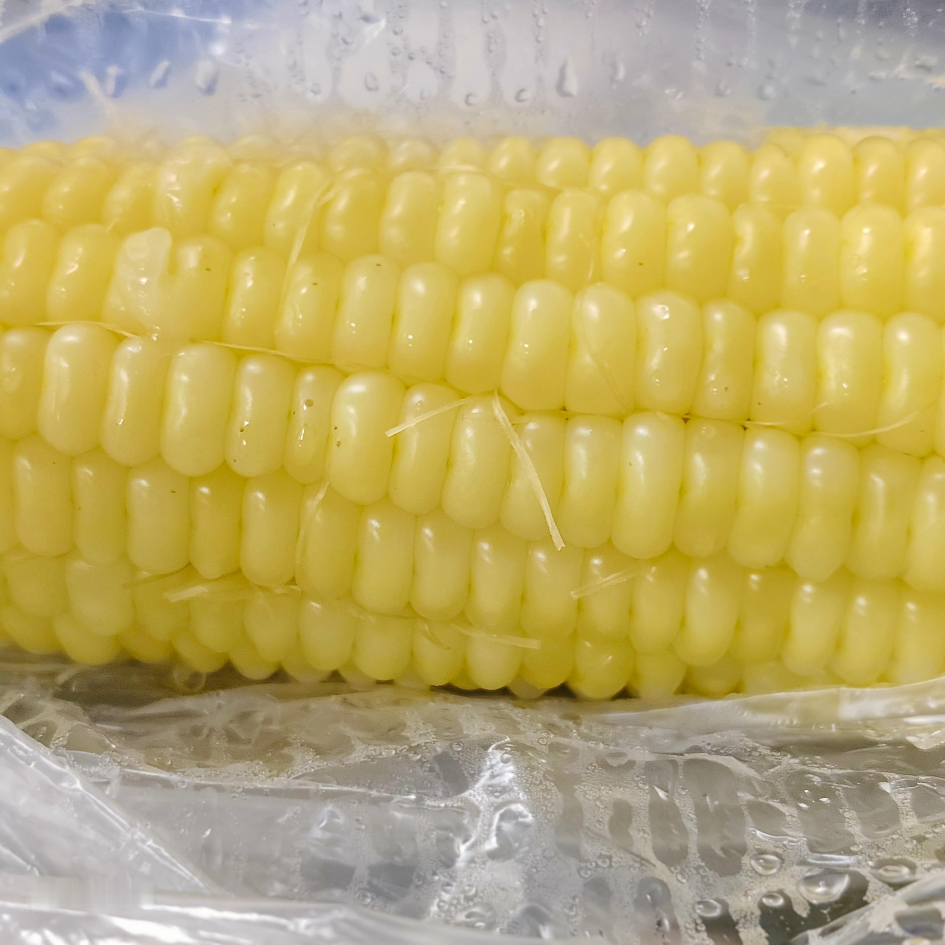 时隔 n 年，再一次吃上了黏玉米🙉 ​​​