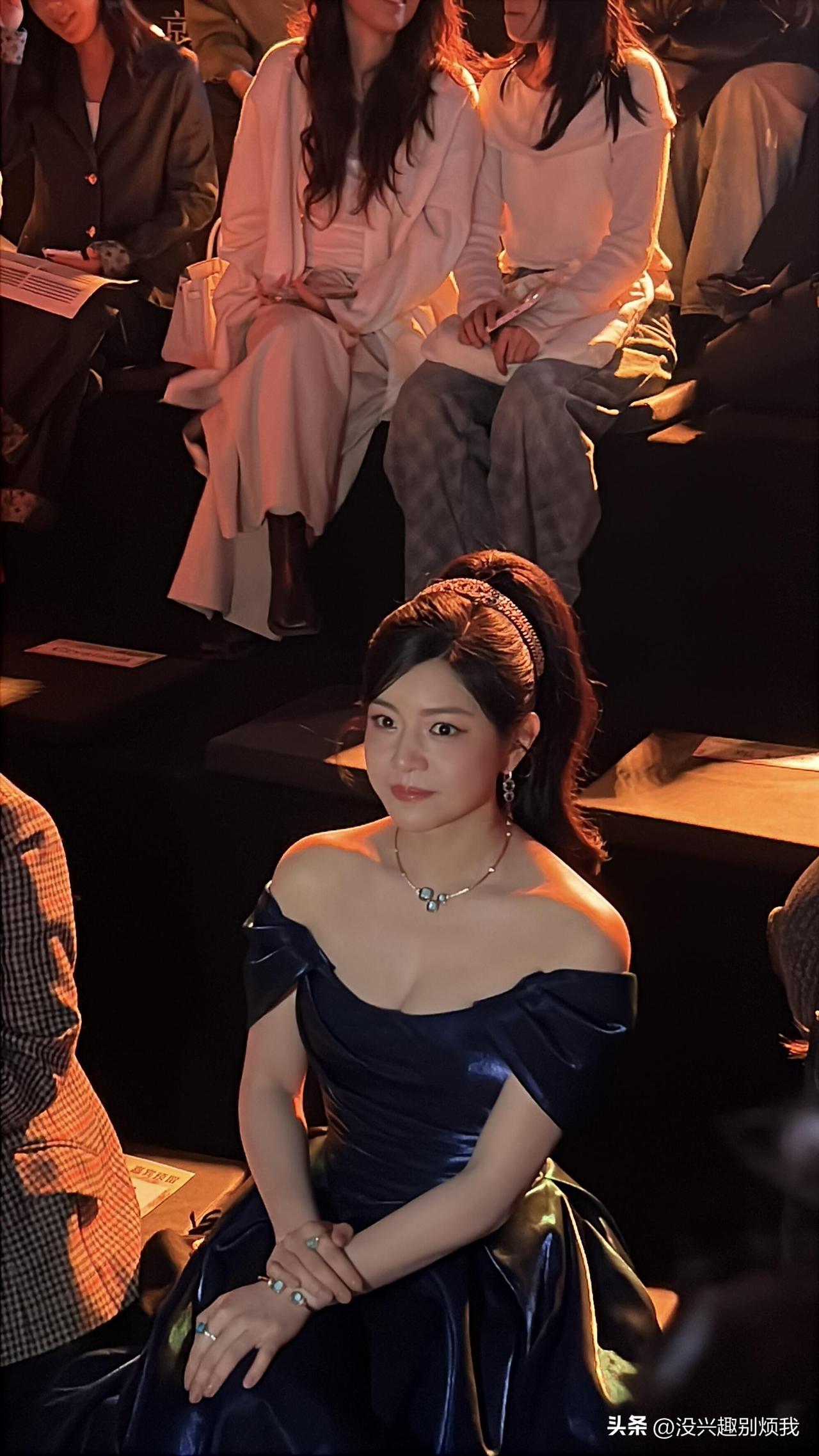 陈妍希，造型漂亮，就是为啥一直睁大眼睛的感觉，是美瞳的问题吗？