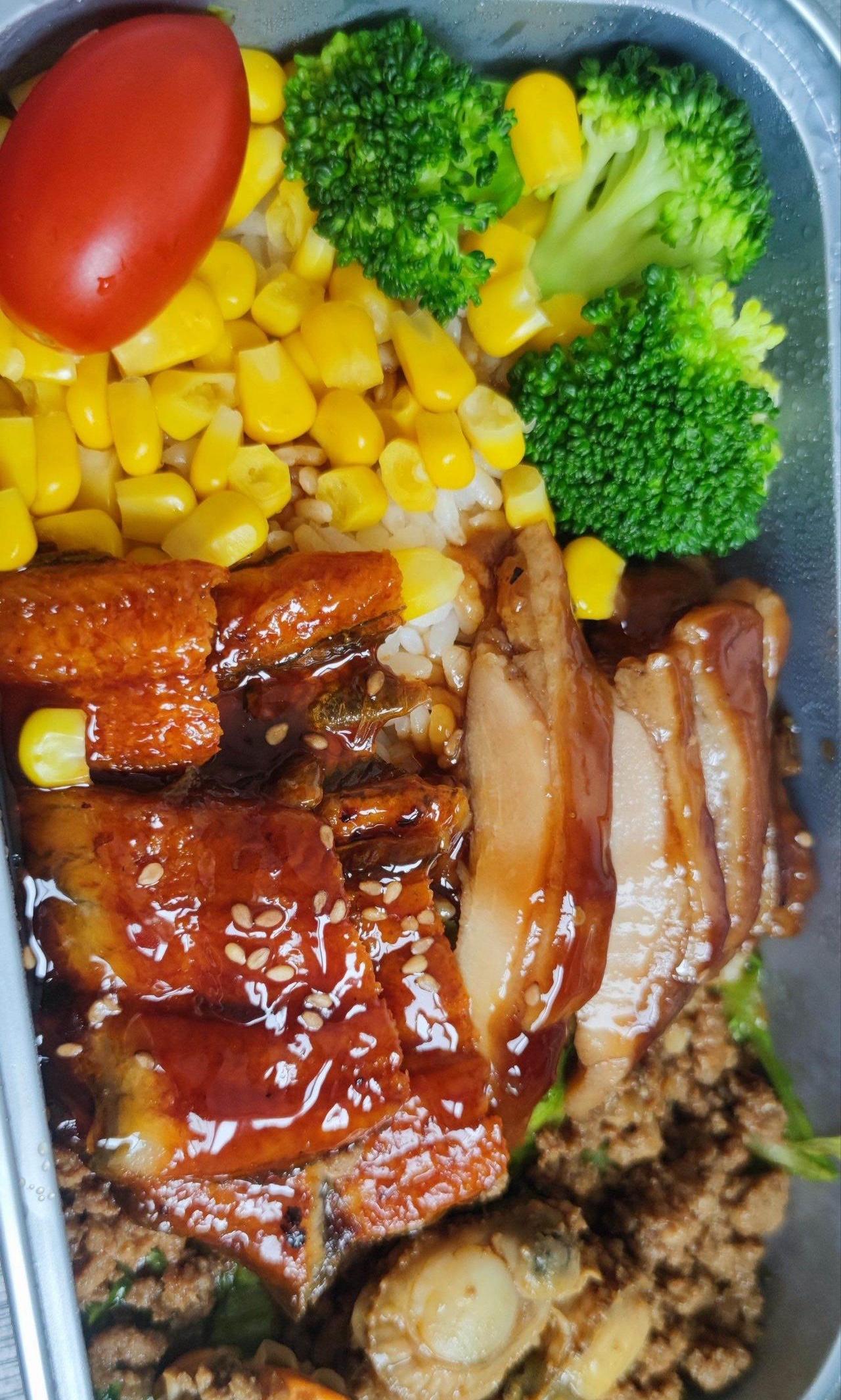 奔六的年纪，到目前为止，我还没有点过外卖，也没吃过外卖呢！希望能坚持到有生之年能