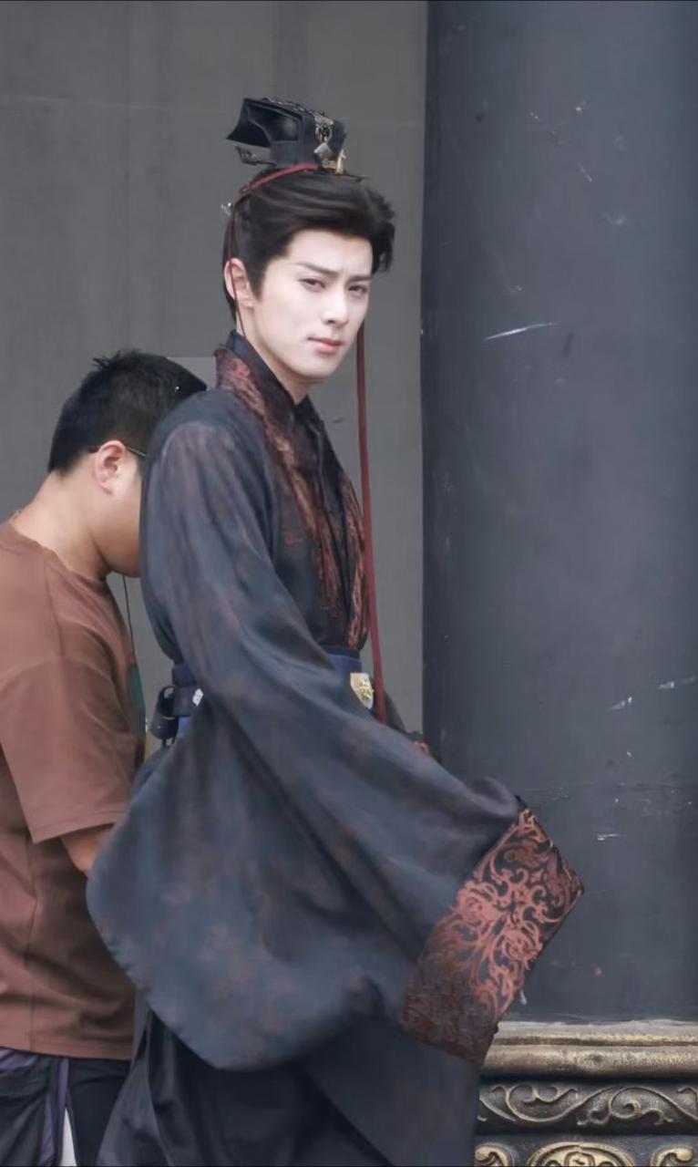棣棣演个历史剧帝王，求你了，正剧年轻版嬴政影视史还没有人演过，丁导啊，大秦帝国你