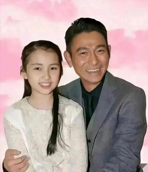 炫爸风波

课间，小美眉飞色舞地跟同学炫耀：“我爸是刘德华，超厉害！”同学们哄笑