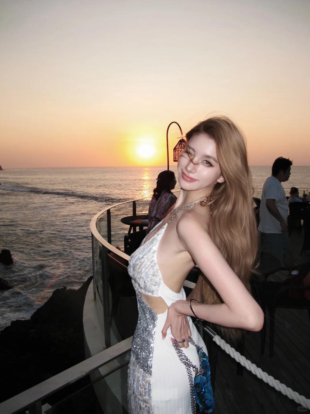 青春少女感十足的北京兼职模特小姐姐，浅浅如酒涡藏甜般唇珠下方小窝，在唇珠正下方浅