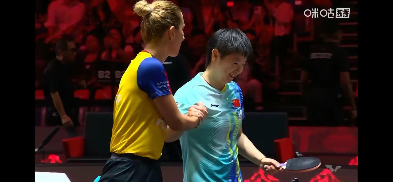 看见撒玛拉
输了球还那么高兴
不由得想起
张燮林说的那句话：
赢球要让人家服
赢