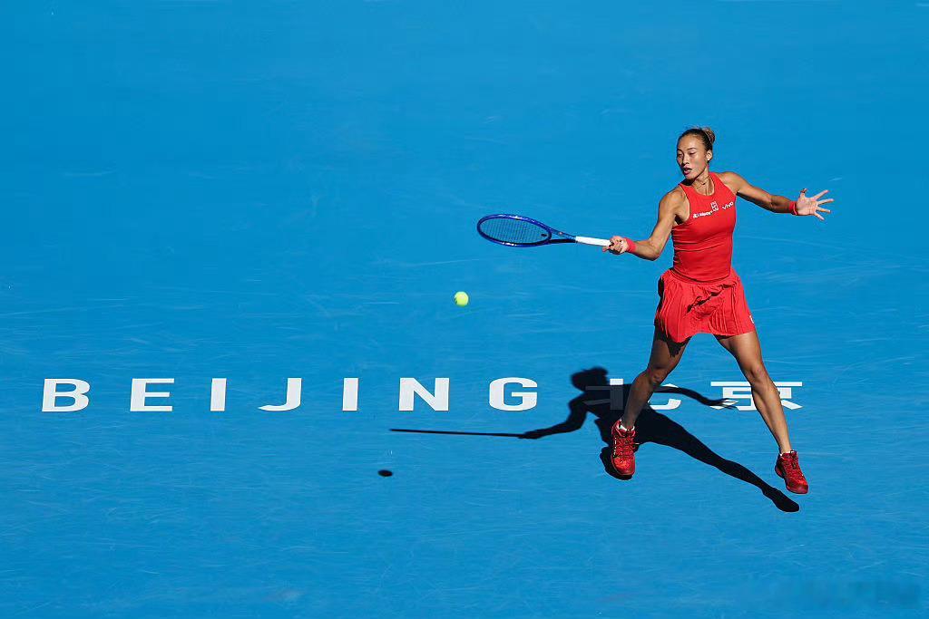 🎾中网第一轮 郑钦文7-6（6）/4-6/6-2 施晗恭喜第一轮过关[拳头]下