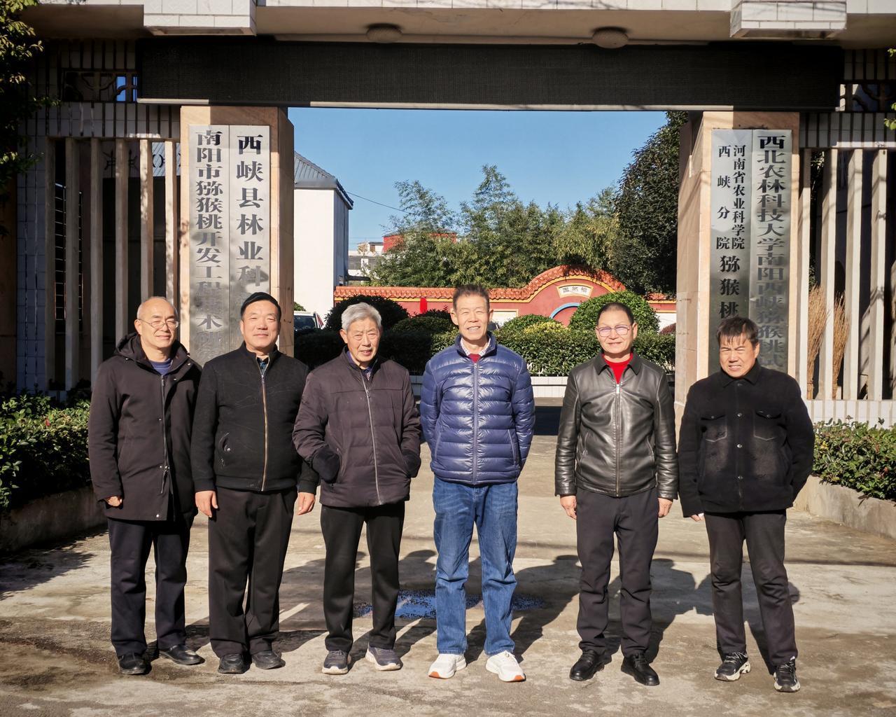 联盟行动——河南西峡

联盟快讯
11月17日至18日，联盟主席安成立顶风雪冒严