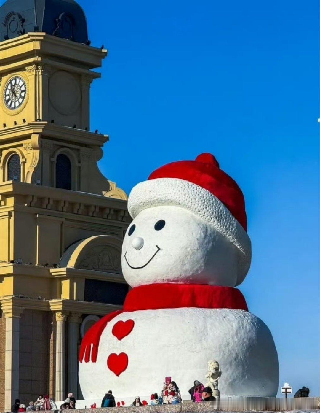 尔滨雪人先生即将上线 今年冬天，要不要继续去尔滨打个卡。传统节目雪人先生今明两天