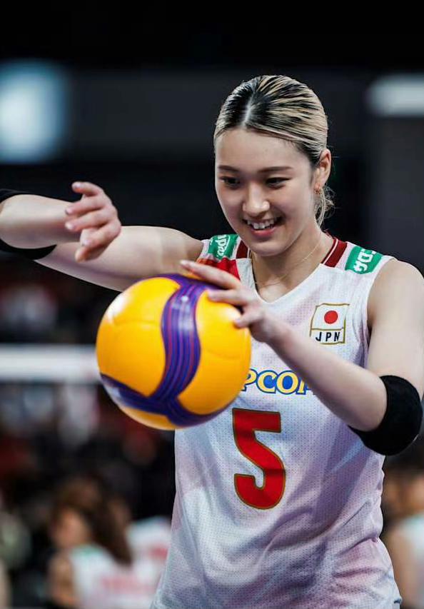 日本女排3-0战胜捷克，取得了世界联赛的六连胜。上两场状态一般的佐藤淑乃找回状态
