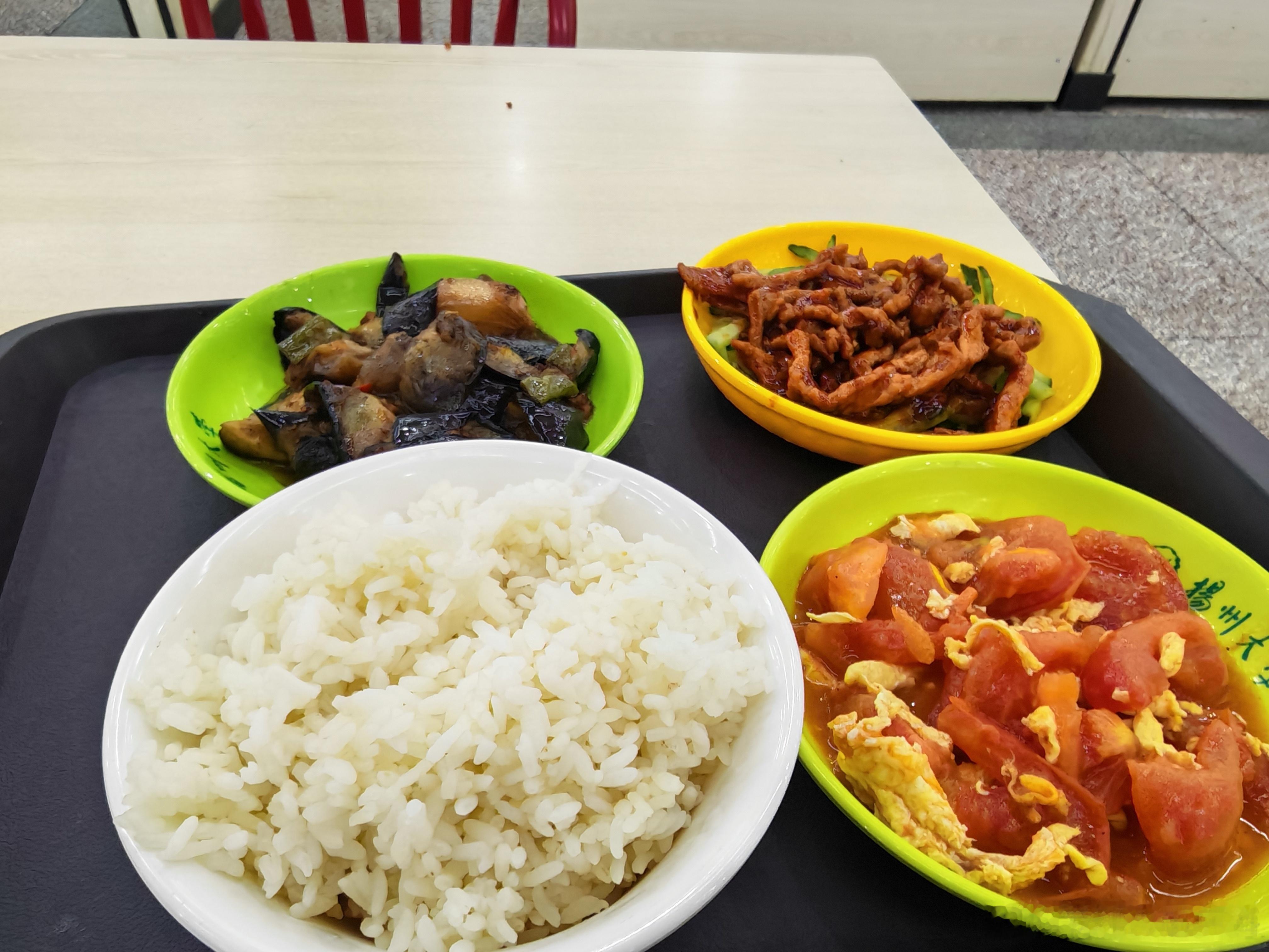 没应酬，下了班，就往学校跑，母校食堂吃完晚饭再回家，巴适！校园随手拍校园生活苏大