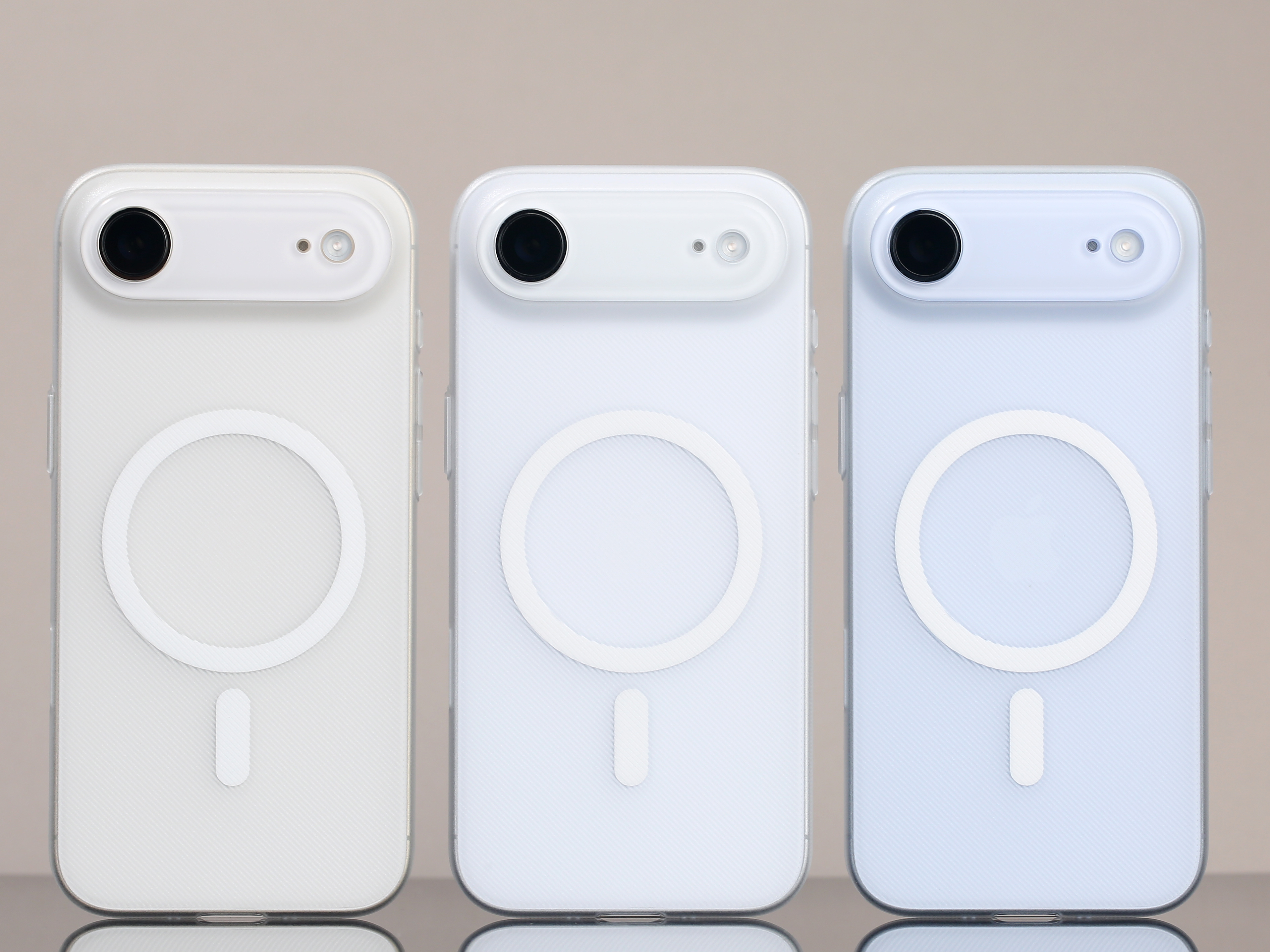 有一种平嵌镜盖跟手机壳融为了一体的感觉镜盖+壳+膜，三者相辅相成，这是我们为 i