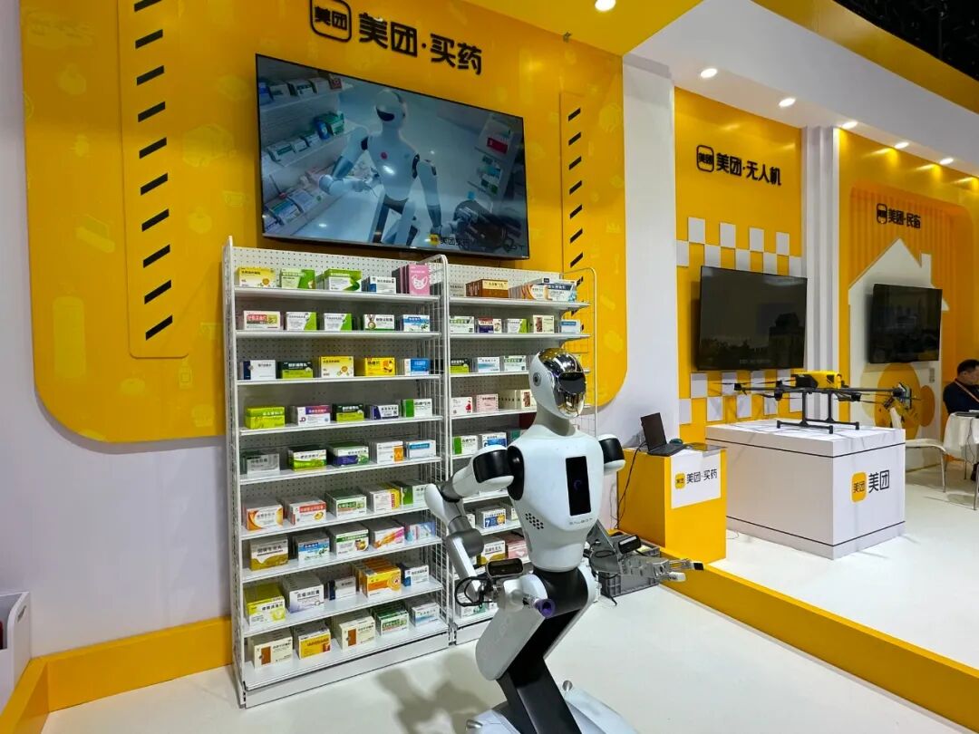 600万无人配送订单，43家硬科技企业，美团尝试构建AI的“物理底座” | 电厂