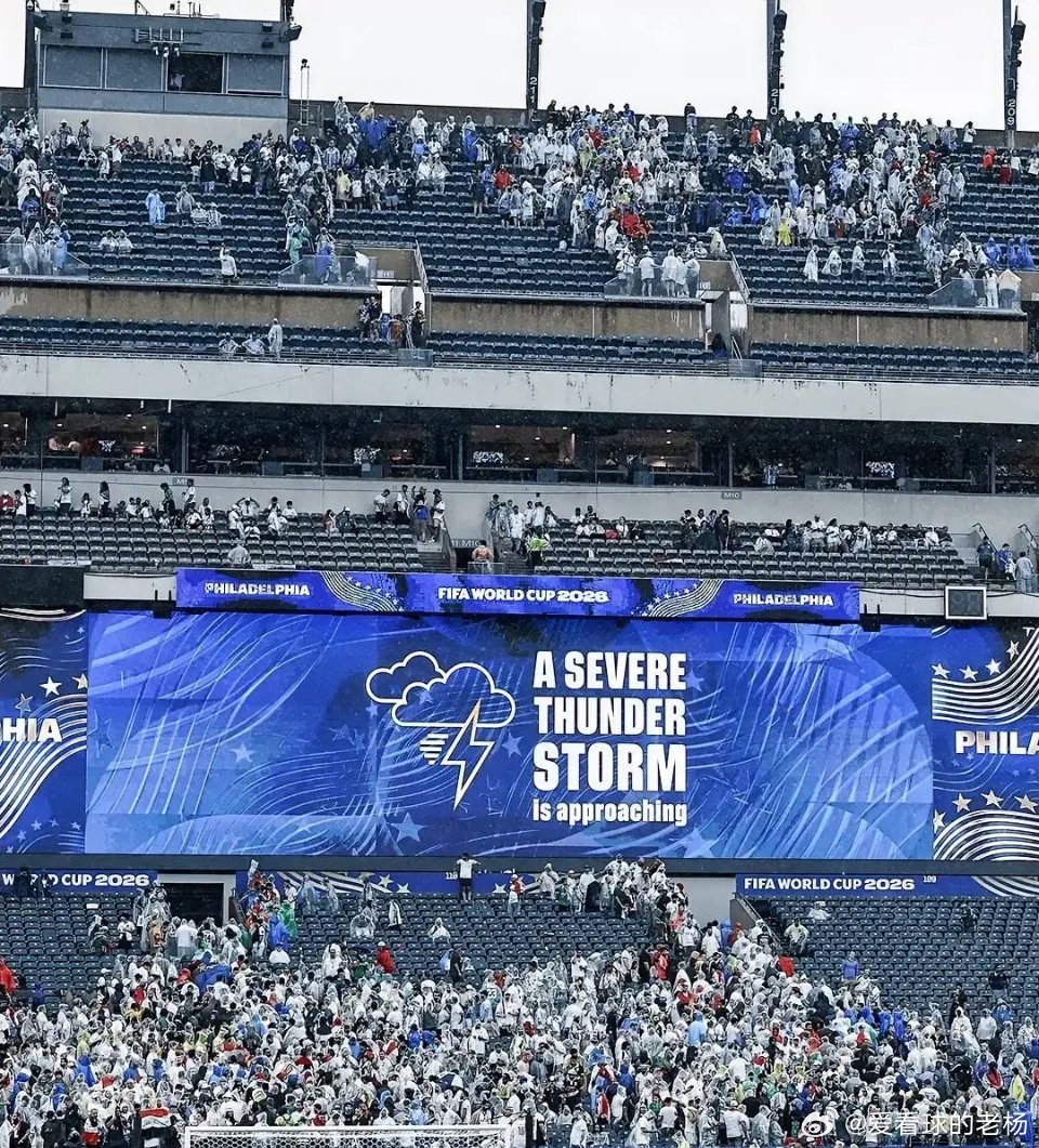 活久见！法国iconvs伊拉克icon因雷暴icon暂停，FIFA确认7点前不会