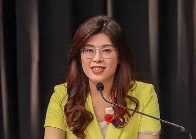 大家注意到没，任何场合，郑丽文说话从不爱用“我”，张口就是“丽文觉得”“丽文相信