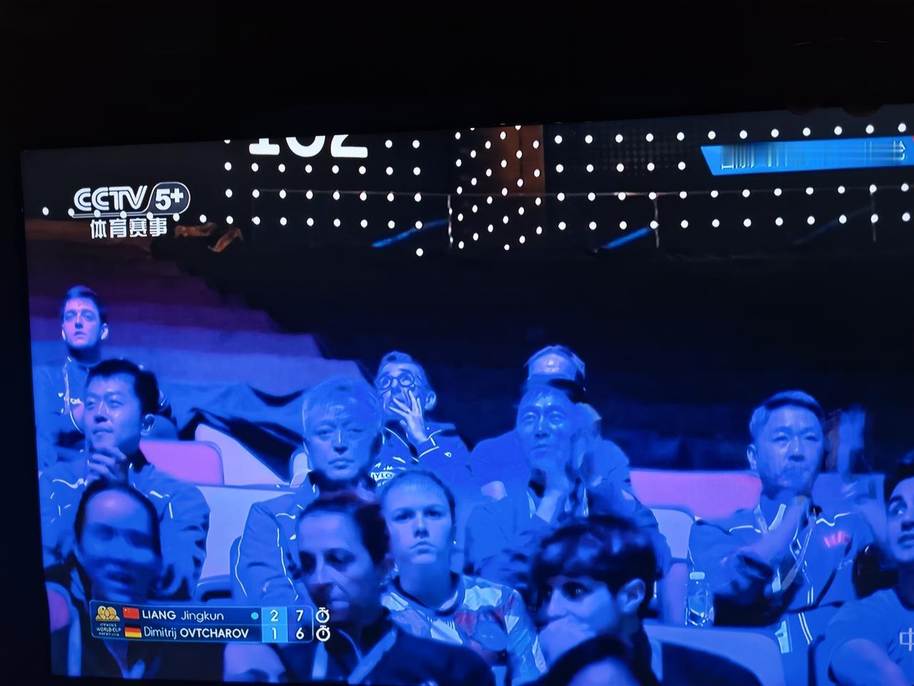 求求王主席，求求秦总，不要再率领人数众多的助威团去给国乒加油了。我感觉乒协一众领