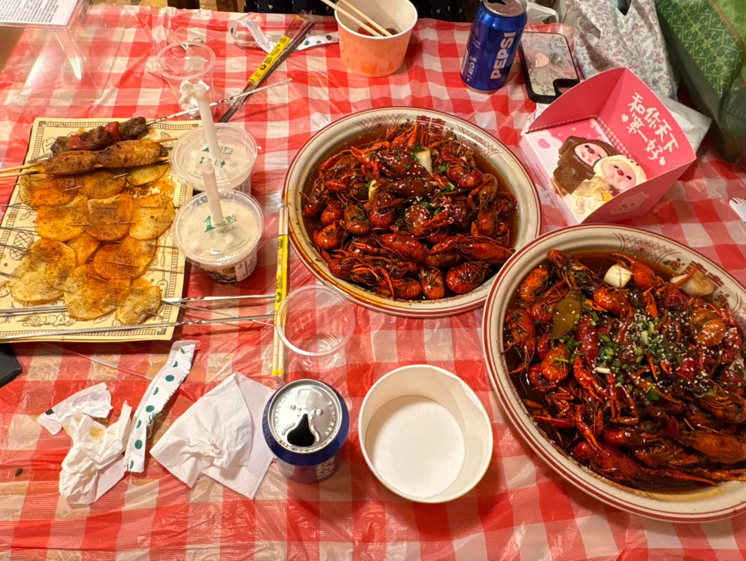 📍半夜有虾吃过这家好多顿外卖第一次来实体店吃味道真不错！便宜好吃！！！怡崽美食