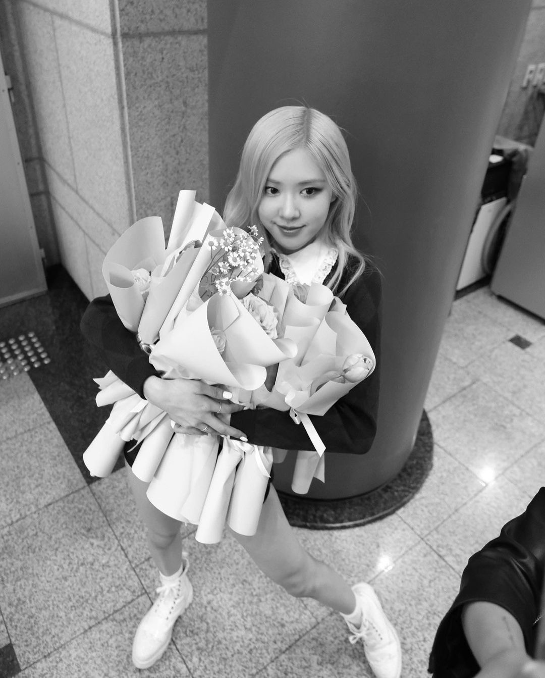 꽃 한송이씩 선물해준 우리 댄서 언니 오빠 그리고 동생들 <3 뭔가 졸업