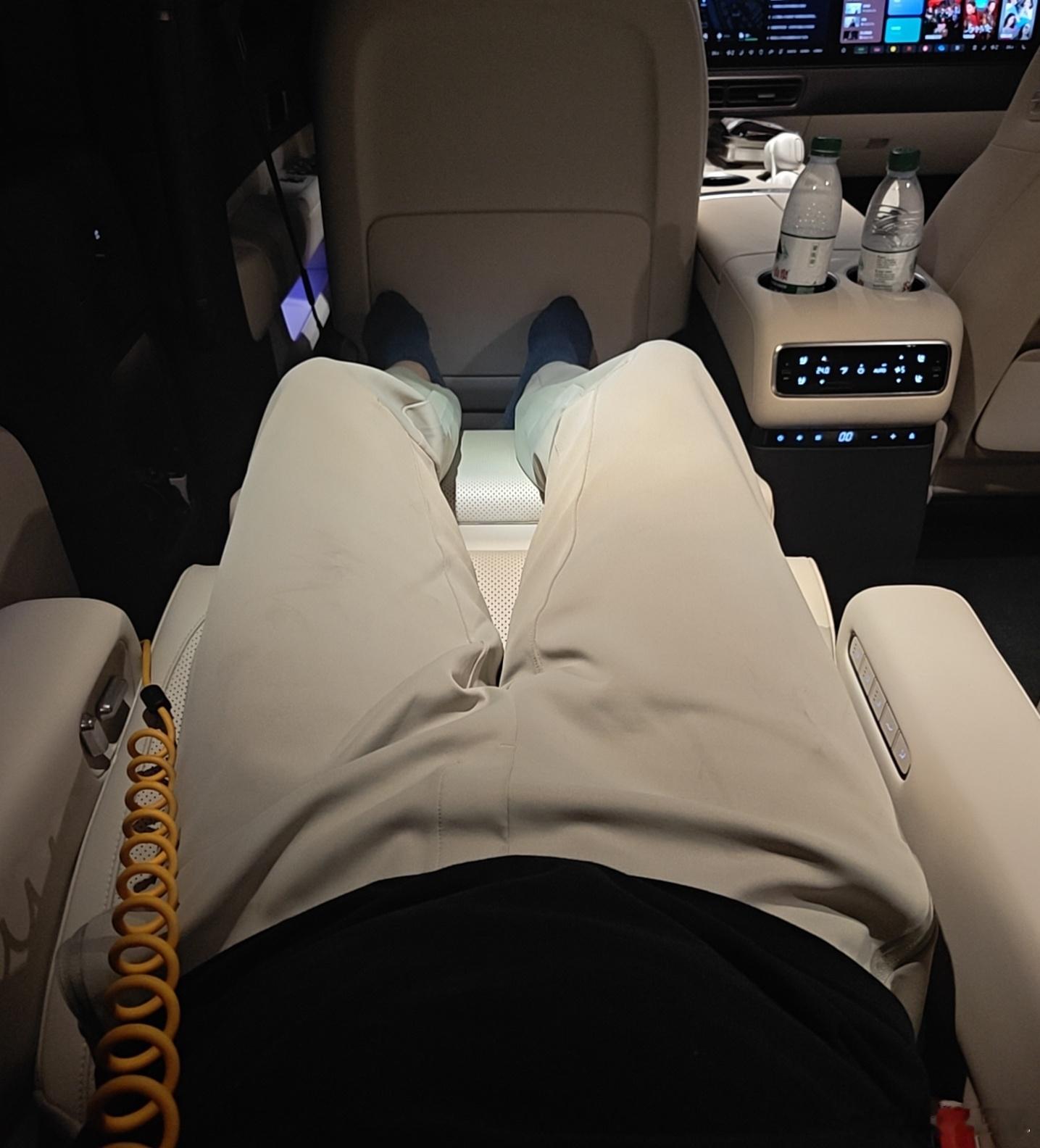 兄弟们，我真的老惨了，既被蔚来充电桩拉黑以后，供电局的电工也把我拉入黑名单了，我