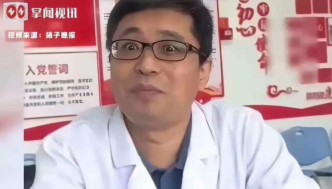 这位医生火了！江苏苏州，女子戴着口罩陪母亲去医院检查，结果母亲没什么问题，医生却
