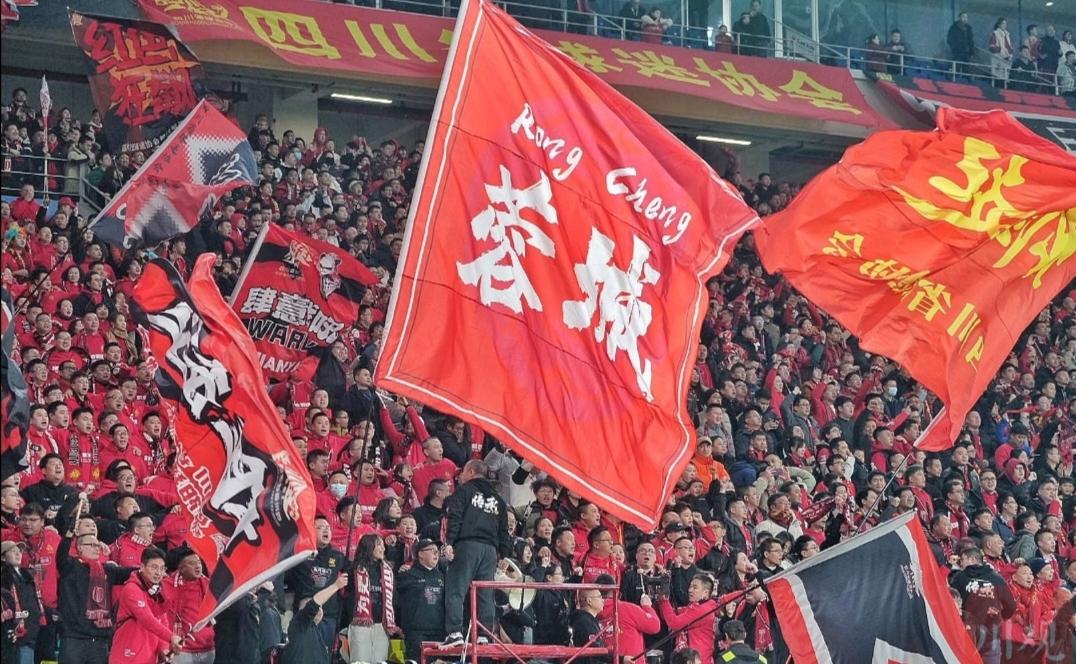 中超14轮过后，本赛季已无传统意义上的“第一集团”，争冠格局呈现成都蓉城一骑绝尘