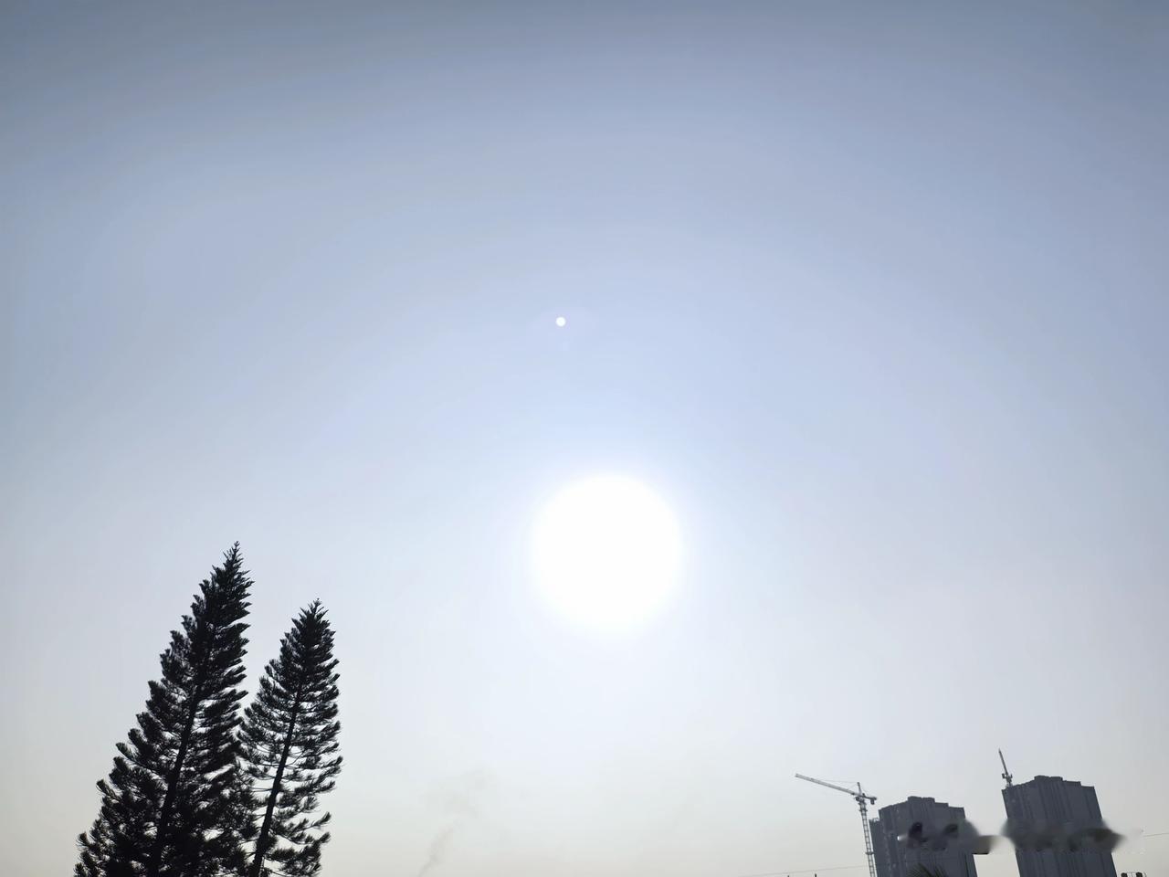中秋假期广东焗桑拿雷雨嚓探班！

26～27日（中秋假期），广东大部分市县多云间