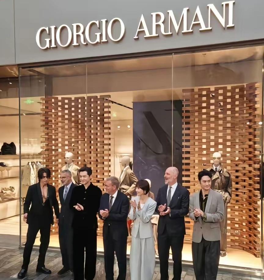 武汉这场活动太有看点！胡歌袁泉袁弘言承旭同框Armani门店
 
GIORGIO