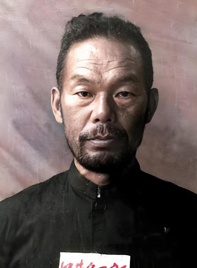 这是日本战犯田井久二郎被关押在抚顺战犯管理所时拍下的照片，他不仅是杀害抗联英雄赵