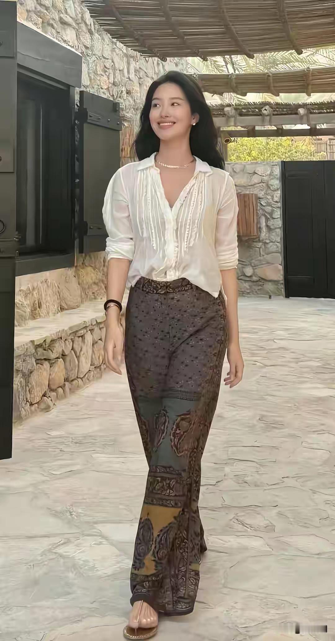 杨采钰不仅气质好，人也漂亮