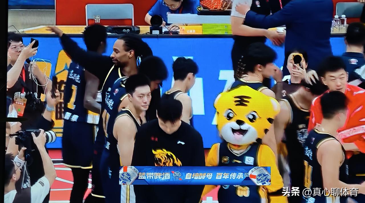 坐镇顺德德胜体育中心的广东东阳光迎战四川队，本该是练兵的大好机会，特别是伤愈归来