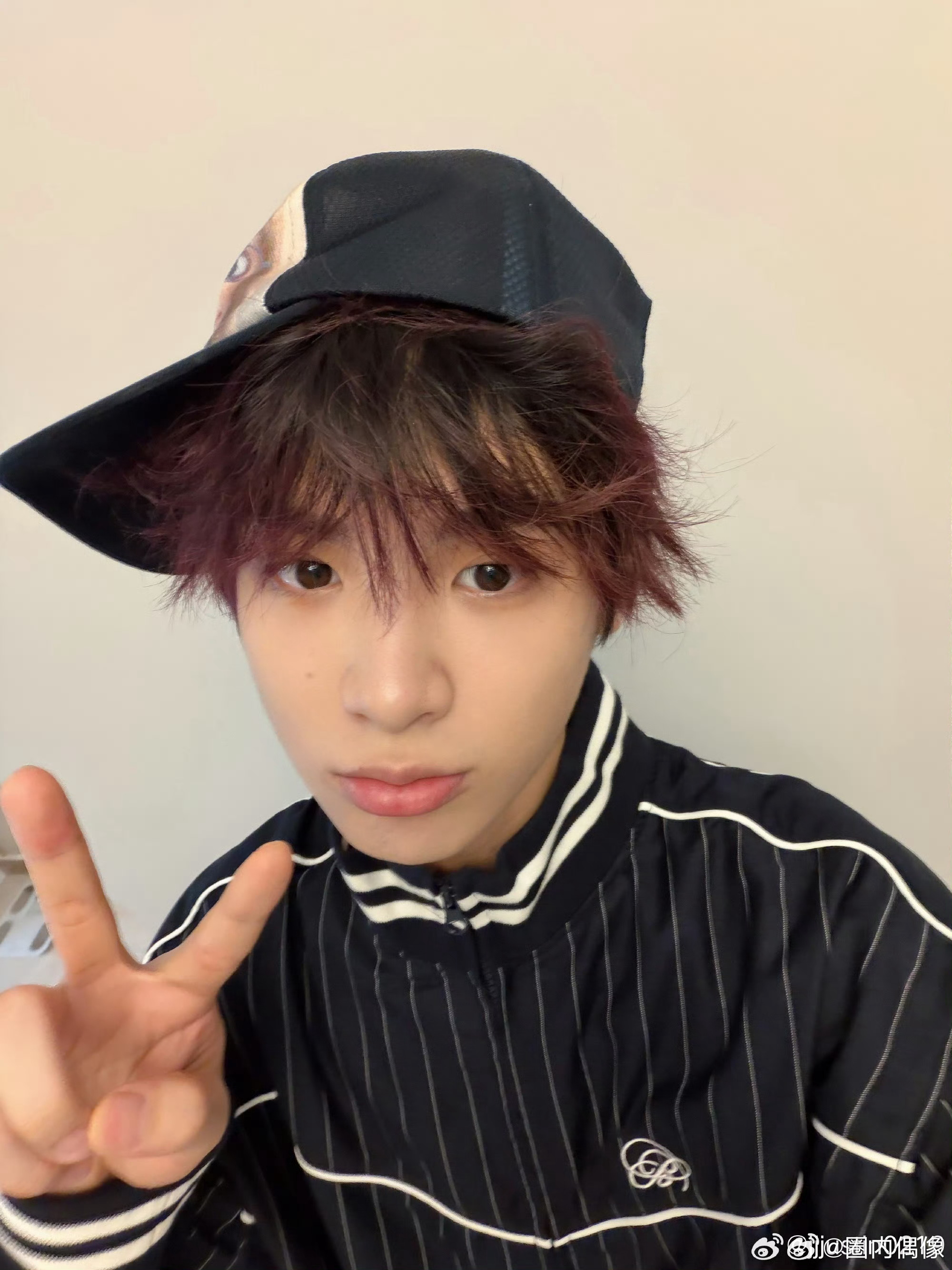 黄明昊自己煮的汤圆黄明昊元宵节晒汤圆黄明昊分享元宵节自己煮的汤圆，嘟嘴比耶自拍好