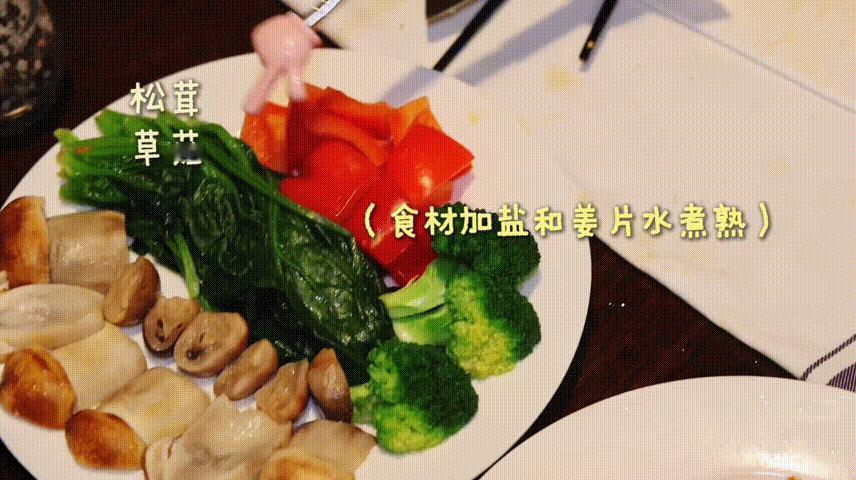 关晓彤一看就是老吃家了果然懂吃的人都有私藏蘸料，关晓彤晒出家里的夏日蘸料，口感清