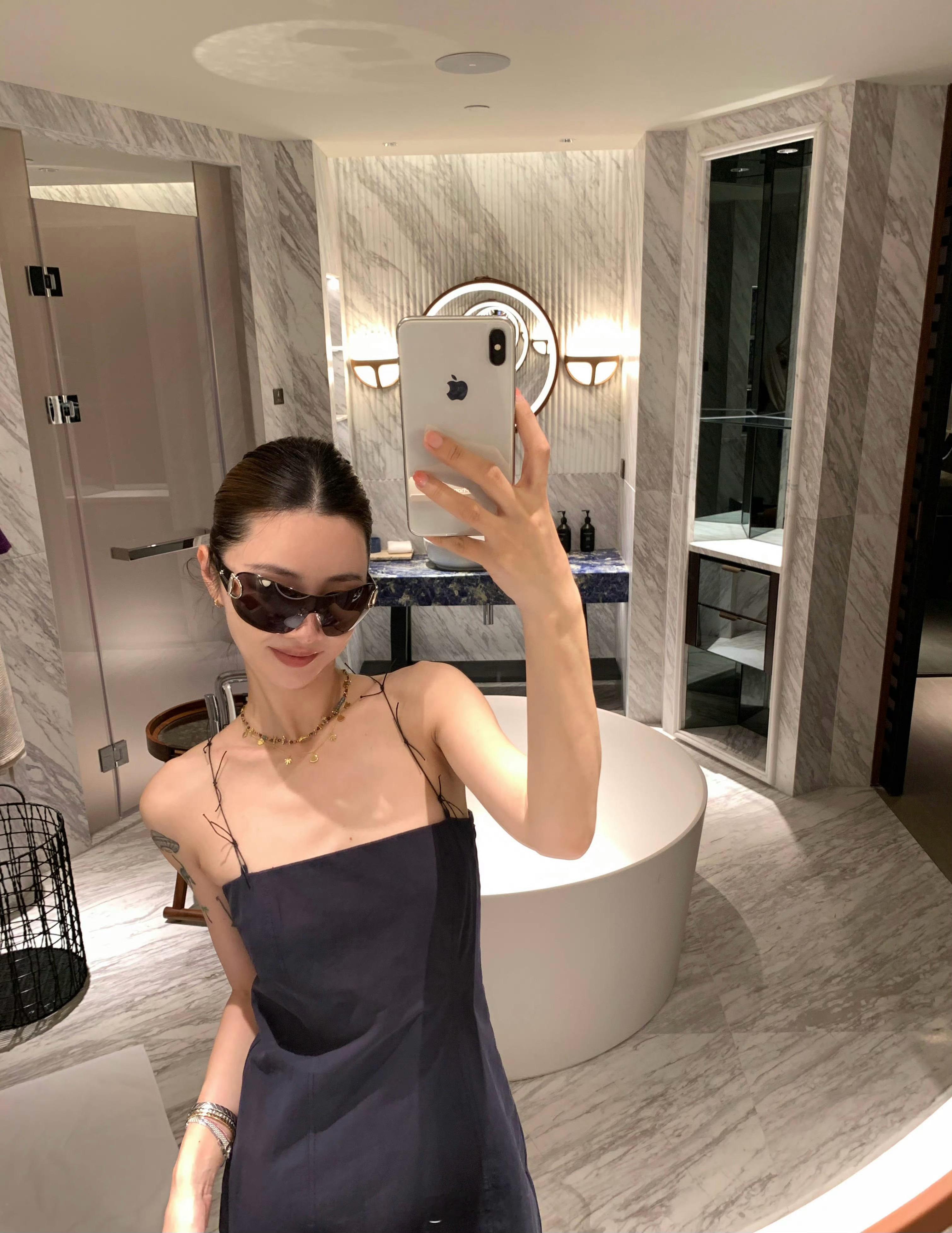 刷到一个好看的小姐姐还在用iPhone Xs！ 